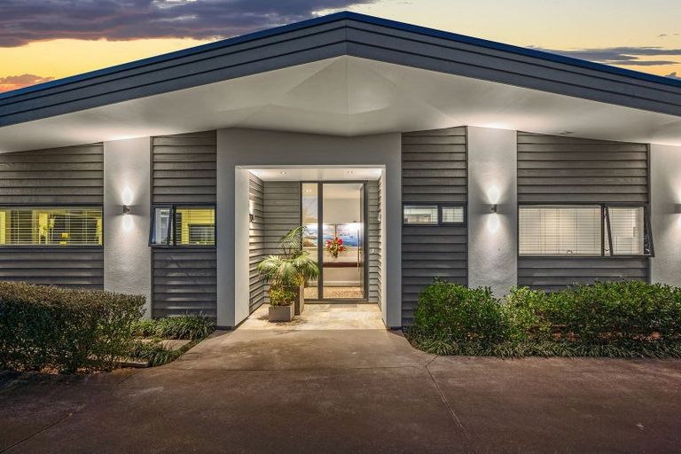 Photo of property in 44 Warman Road, Okura, Albany, 0792