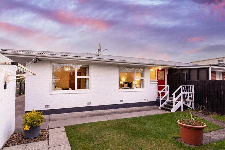 Photo of property in 2/4 Lansbury Avenue, Strowan, Christchurch, 8052