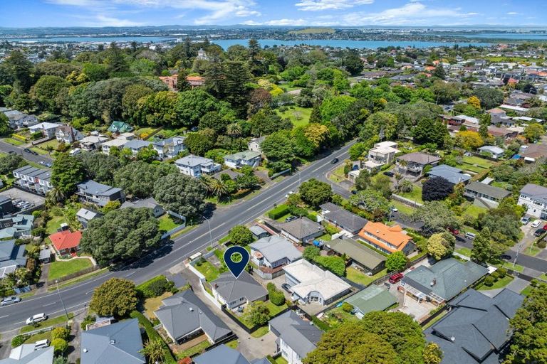 Photo of property in 41 Hillsborough Road, Hillsborough, Auckland, 1042