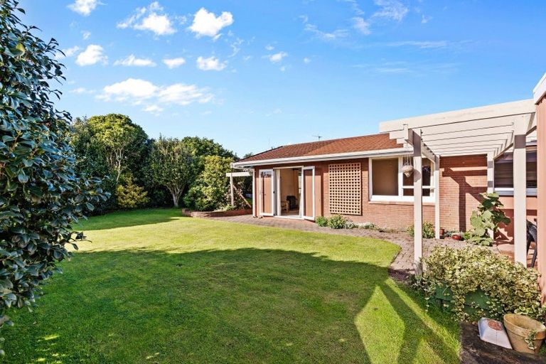 Photo of property in 82 Manu Crescent, Upper Vogeltown, New Plymouth, 4310