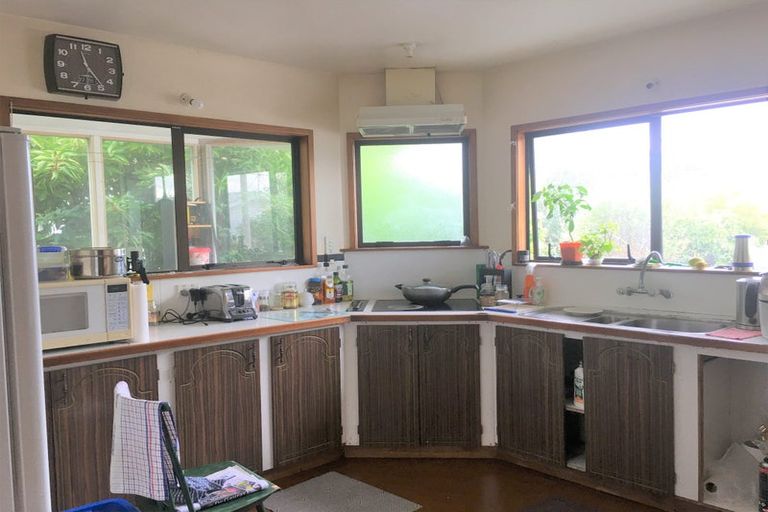 Photo of property in 32 Te Atatu Road, Te Atatu South, Auckland, 0610
