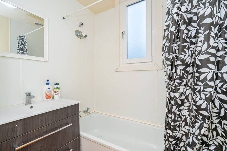 Photo of property in 12 Dickson Street, Macandrew Bay, Dunedin, 9014