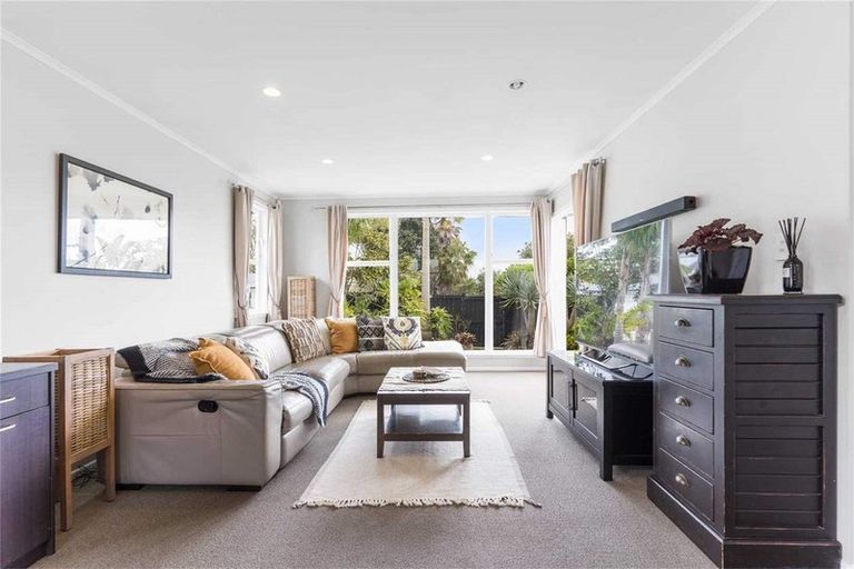 Photo of property in 253 Rangatira Road, Beach Haven, Auckland, 0626