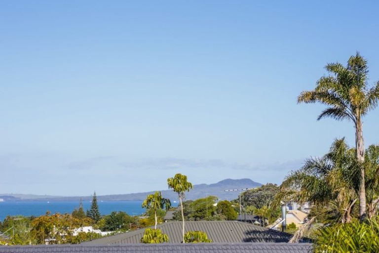 Photo of property in 38 Wyoming Avenue, Murrays Bay, Auckland, 0630