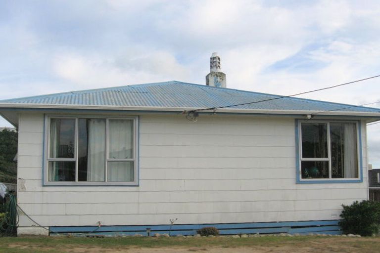 Photo of property in 4 Taiaroa Street, Strathmore Park, Wellington, 6022