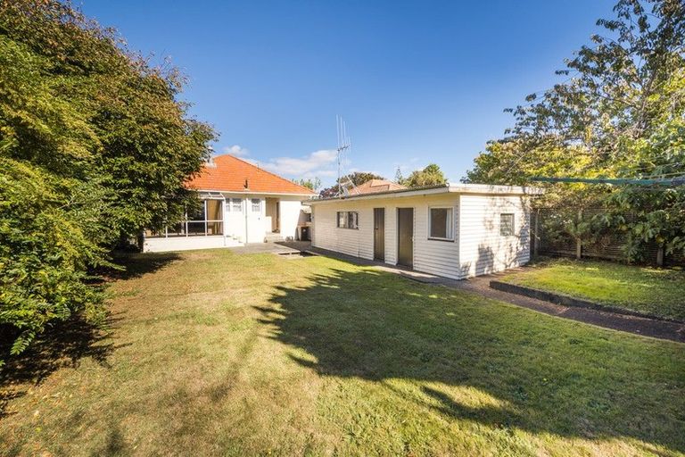 Photo of property in 15 Ihle Street, Terrace End, Palmerston North, 4410