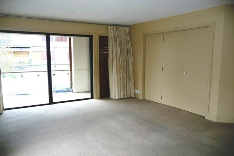 Photo of property in Latitude 37 East Apartments, 1d/20 Pakenham Street East, Auckland Central, Auckland, 1010