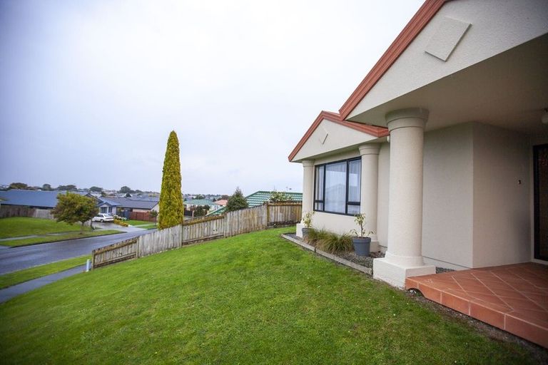 Photo of property in 21 Logan Way, Kelvin Grove, Palmerston North, 4414