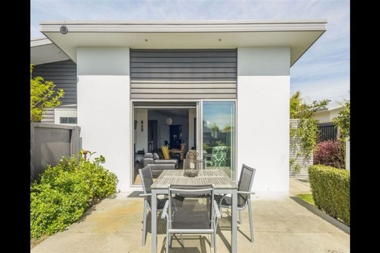 Photo of property in 29 Woodhaven Place, Parklands, Christchurch, 8083