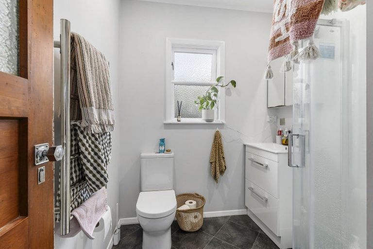 Photo of property in 168 Sutherland Road, Lyall Bay, Wellington, 6022