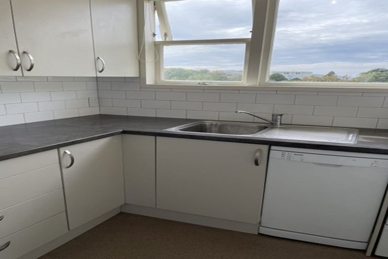 Photo of property in 2/12 Norna Crescent, Kelburn, Wellington, 6012