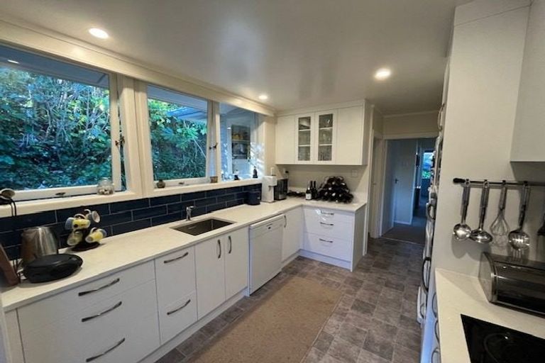 Photo of property in 18 Karachi Crescent, Khandallah, Wellington, 6035