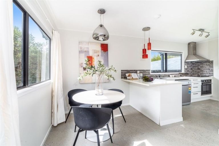 Photo of property in 30 Silverstone Place, Henderson, Auckland, 0612