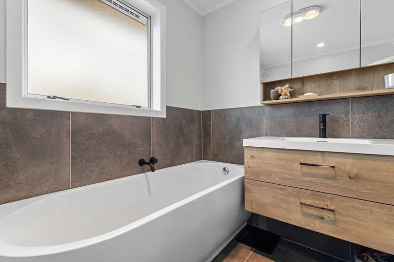 Photo of property in 21 Tennyson Drive, Owhata, Rotorua, 3010