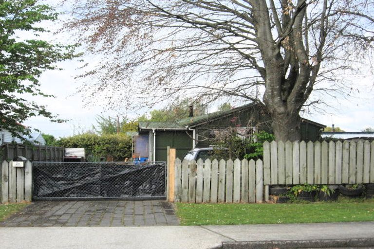 Photo of property in 2 Bellvue Road, Kawaha Point, Rotorua, 3010