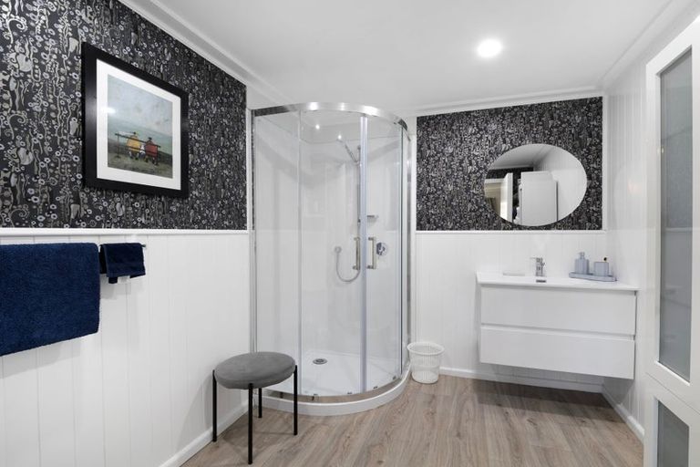 Photo of property in 5 Wigan Place, Hokowhitu, Palmerston North, 4410