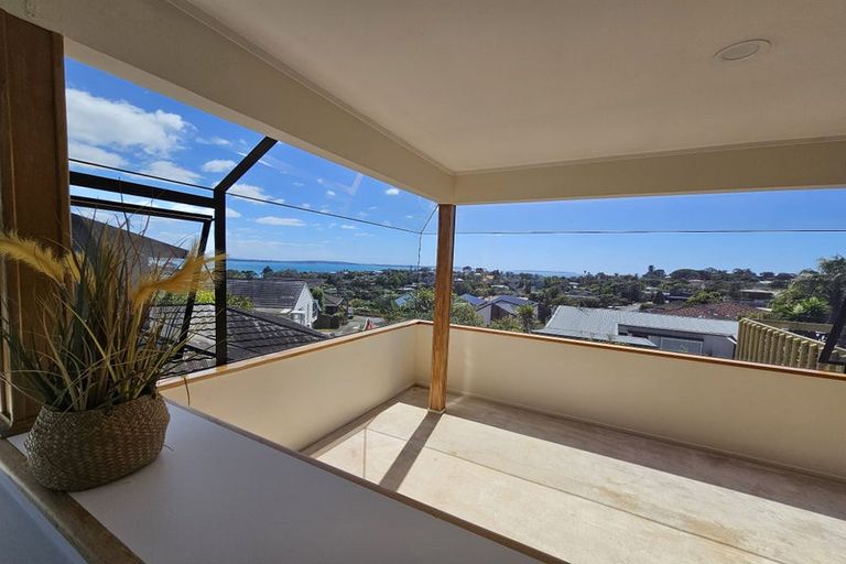 Photo of property in 1/979 Beach Road, Torbay, Auckland, 0630