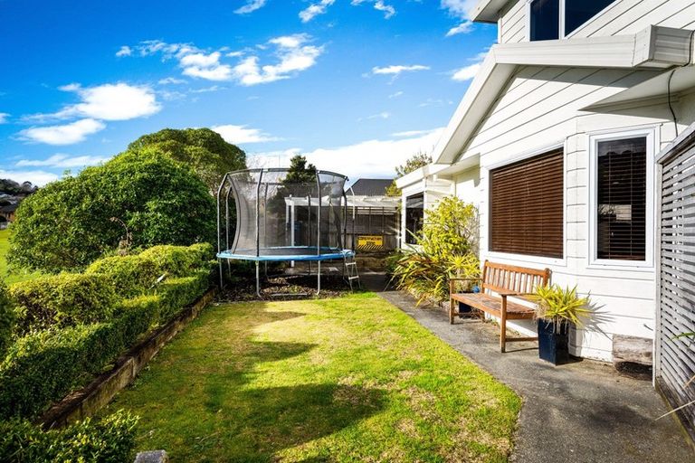 Photo of property in 16 Kingfisher Close, Brown Owl, Upper Hutt, 5018