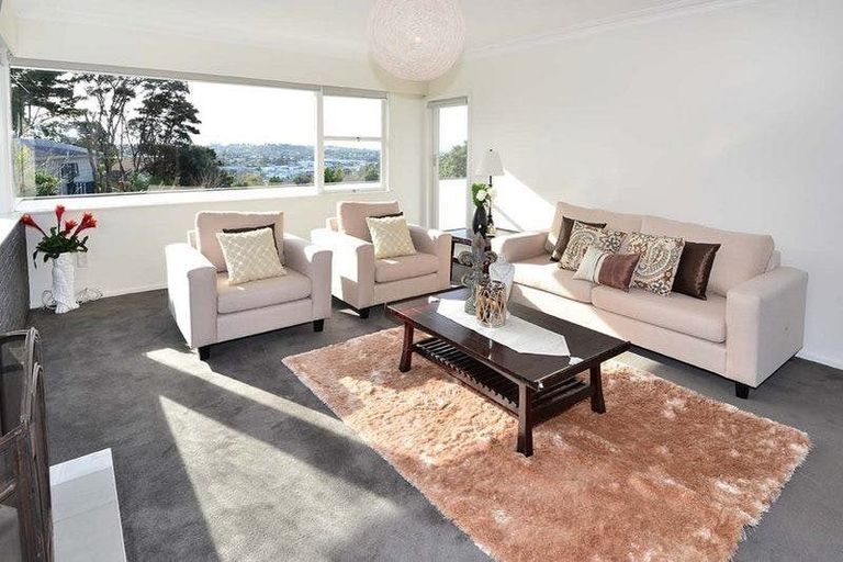 Photo of property in 2/599 Glenfield Road, Totara Vale, Auckland, 0629