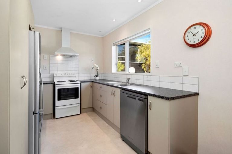 Photo of property in 14a Zande Terrace, Tawa, Wellington, 5028