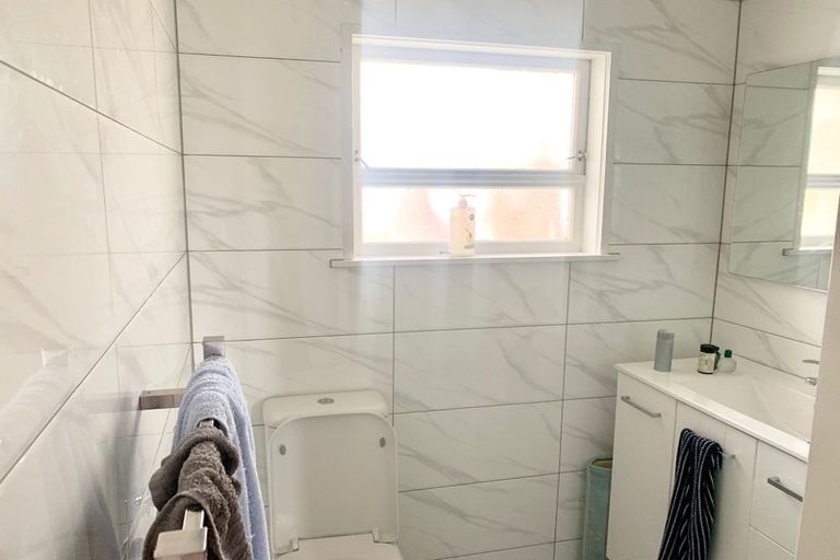 Photo of property in 19 Norcross Avenue, Henderson, Auckland, 0612