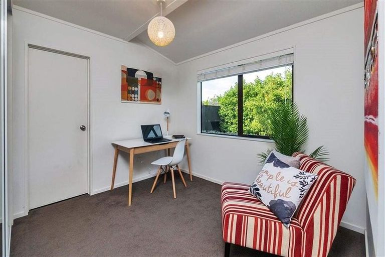 Photo of property in 12/58 Manuroa Road, Takanini, 2112