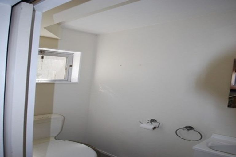 Photo of property in 8/138 Queens Drive, Lyall Bay, Wellington, 6022