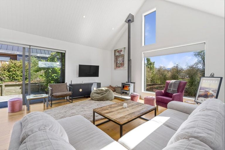 Photo of property in 22 Robrosa Street, Wanaka, 9305