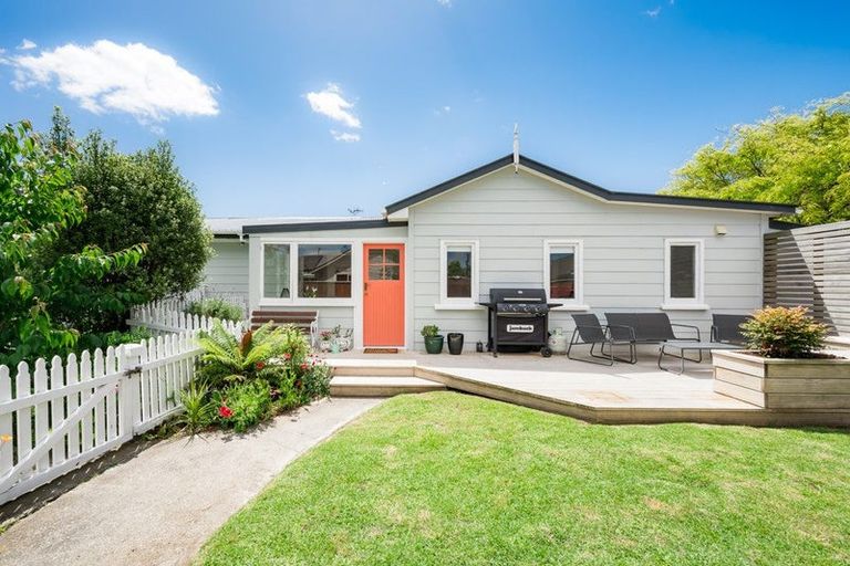 Photo of property in 100 Matatua Road, Raumati Beach, Paraparaumu, 5032