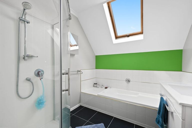 Photo of property in 6 Fencourt Place, Rototuna North, Hamilton, 3210