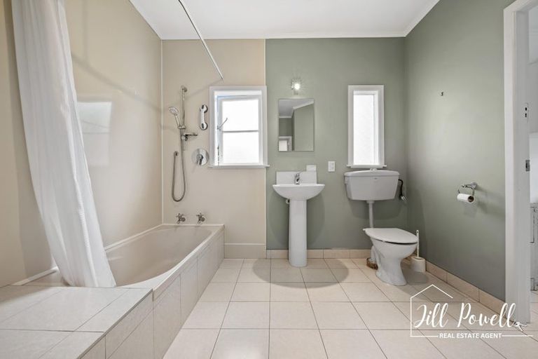 Photo of property in 13 View Street, Maungaturoto, 0520