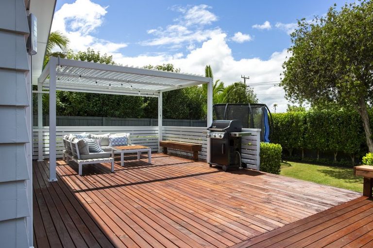 Photo of property in 1/1 Tawa Road, Te Atatu Peninsula, Auckland, 0610