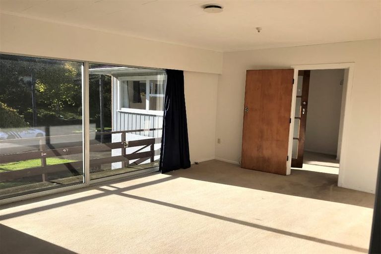 Photo of property in 18 Beaumont Crescent, Frankleigh Park, New Plymouth, 4310