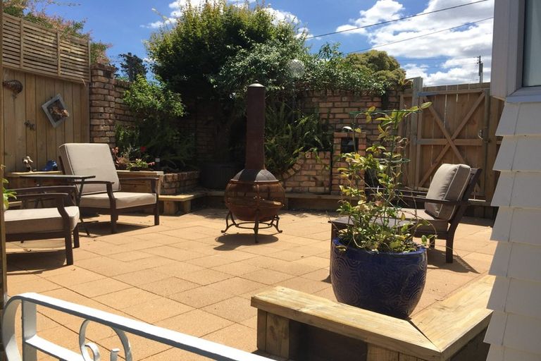 Photo of property in 57 Fairmount Road, Titirangi, Auckland, 0604