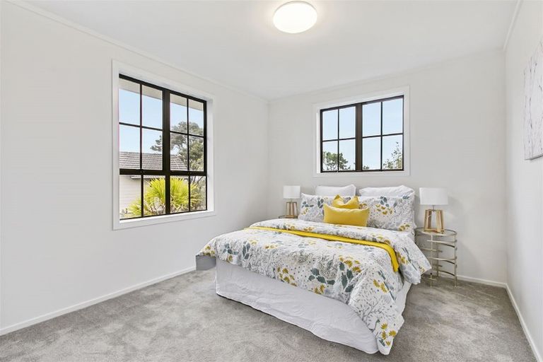 Photo of property in 7 Glen Vista Place, Bayview, Auckland, 0629