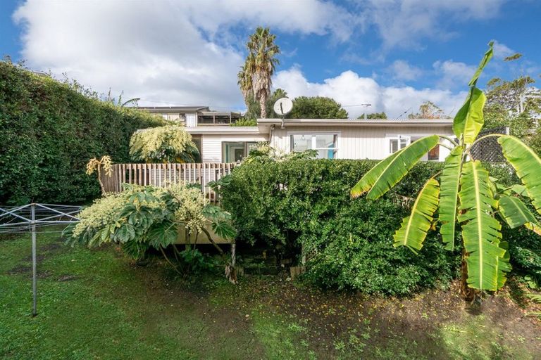 Photo of property in 1/23a Cliff Road, Torbay, Auckland, 0630