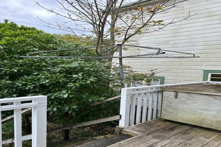 Photo of property in 3/133 Kelburn Parade, Kelburn, Wellington, 6012