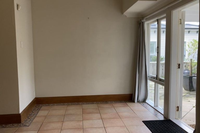 Photo of property in 83 Bolton Street, Kelburn, Wellington, 6012