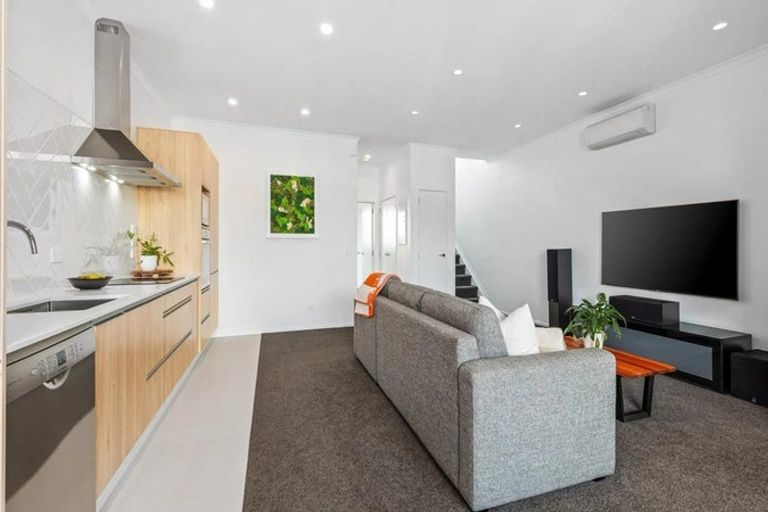 Photo of property in 3/2 Frances Bryers Road, Hobsonville, Auckland, 0616