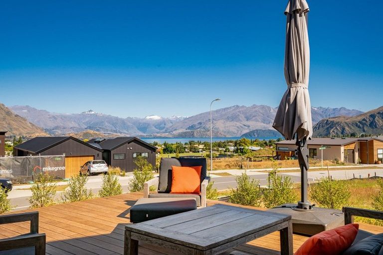 Photo of property in 44 Farrant Drive, Wanaka, 9305