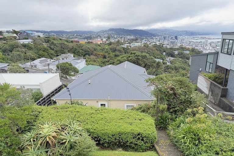 Photo of property in 37 Connaught Terrace, Brooklyn, Wellington, 6021