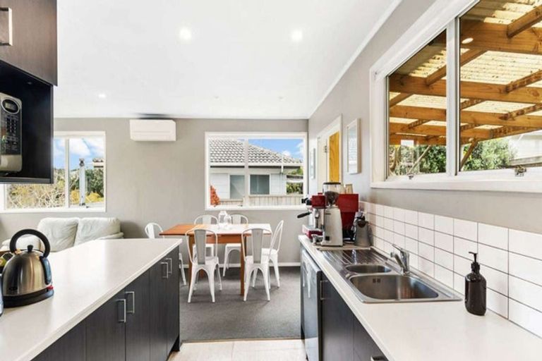 Photo of property in 132 Awaruku Road, Torbay, Auckland, 0630