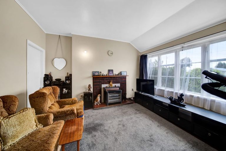 Photo of property in 40-42 Dixon Avenue, Hawera, 4610