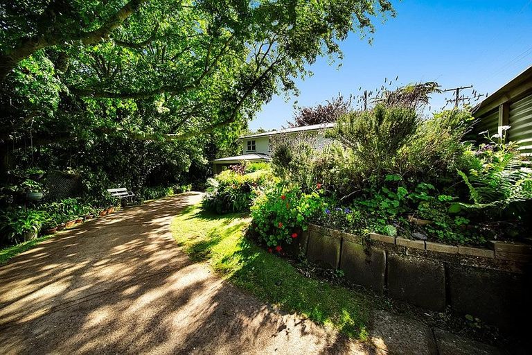 Photo of property in 1 High Road, Hawera, 4610