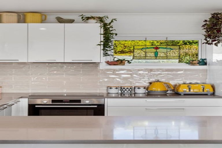 Photo of property in 12a Seaview Road, Otumoetai, Tauranga, 3110