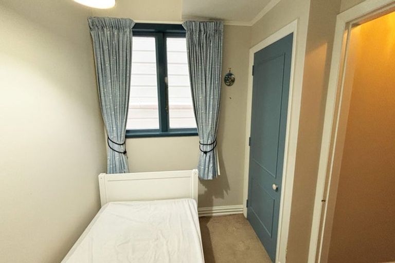 Photo of property in 92 Austin Street, Mount Victoria, Wellington, 6011