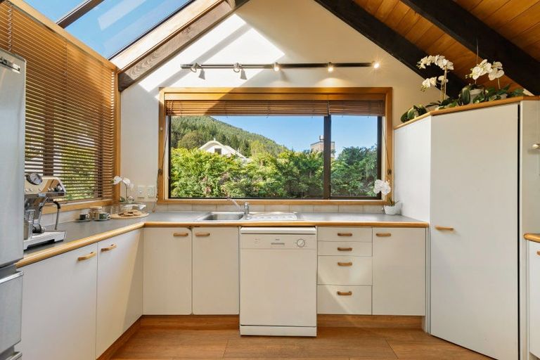Photo of property in 138a Wynyard Crescent, Fernhill, Queenstown, 9300