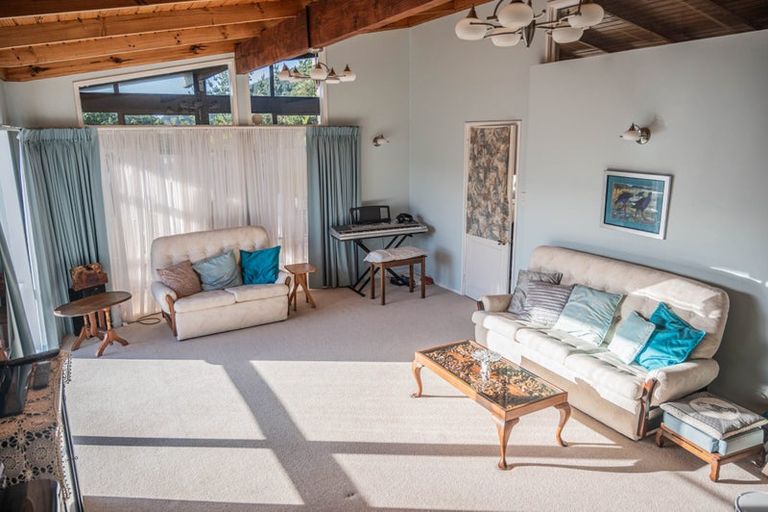 Photo of property in 6 Spicer Place, Tawa, Wellington, 5028