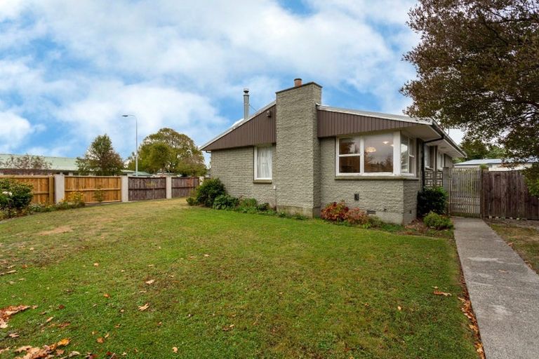 Photo of property in 28 Barnes Road, Redwood, Christchurch, 8051