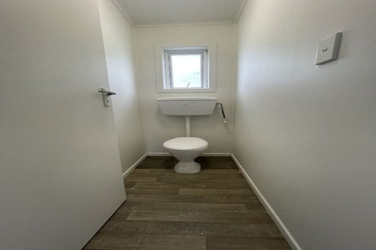 Photo of property in 16 Covil Avenue, Te Atatu South, Auckland, 0610